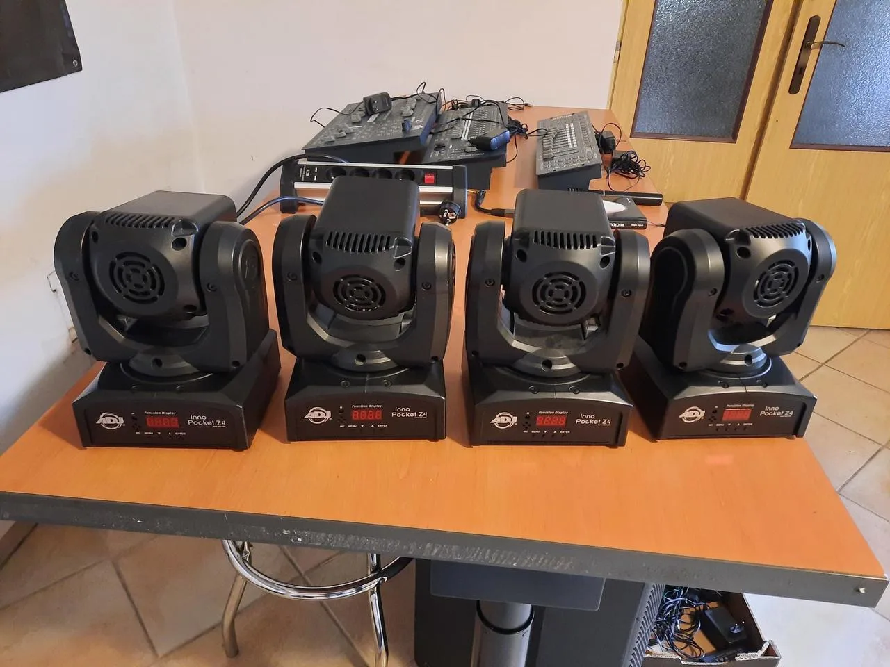 Sada 4x otočná hlava ADJ Inno Pocket Z4