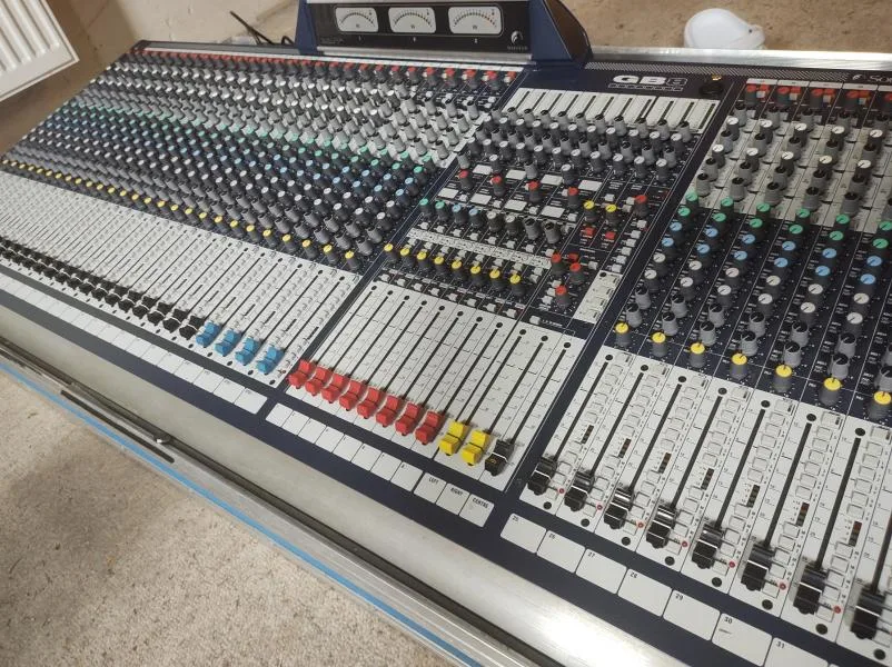 Analog mix SOUNDCRAFT GB8-32 zo studia