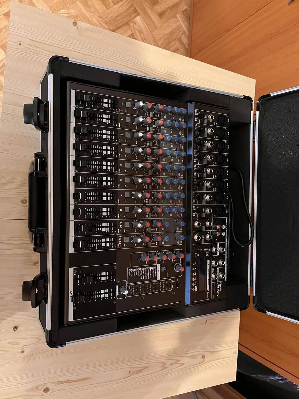 the t.mix xmix 1402 FXMP Case Bundle