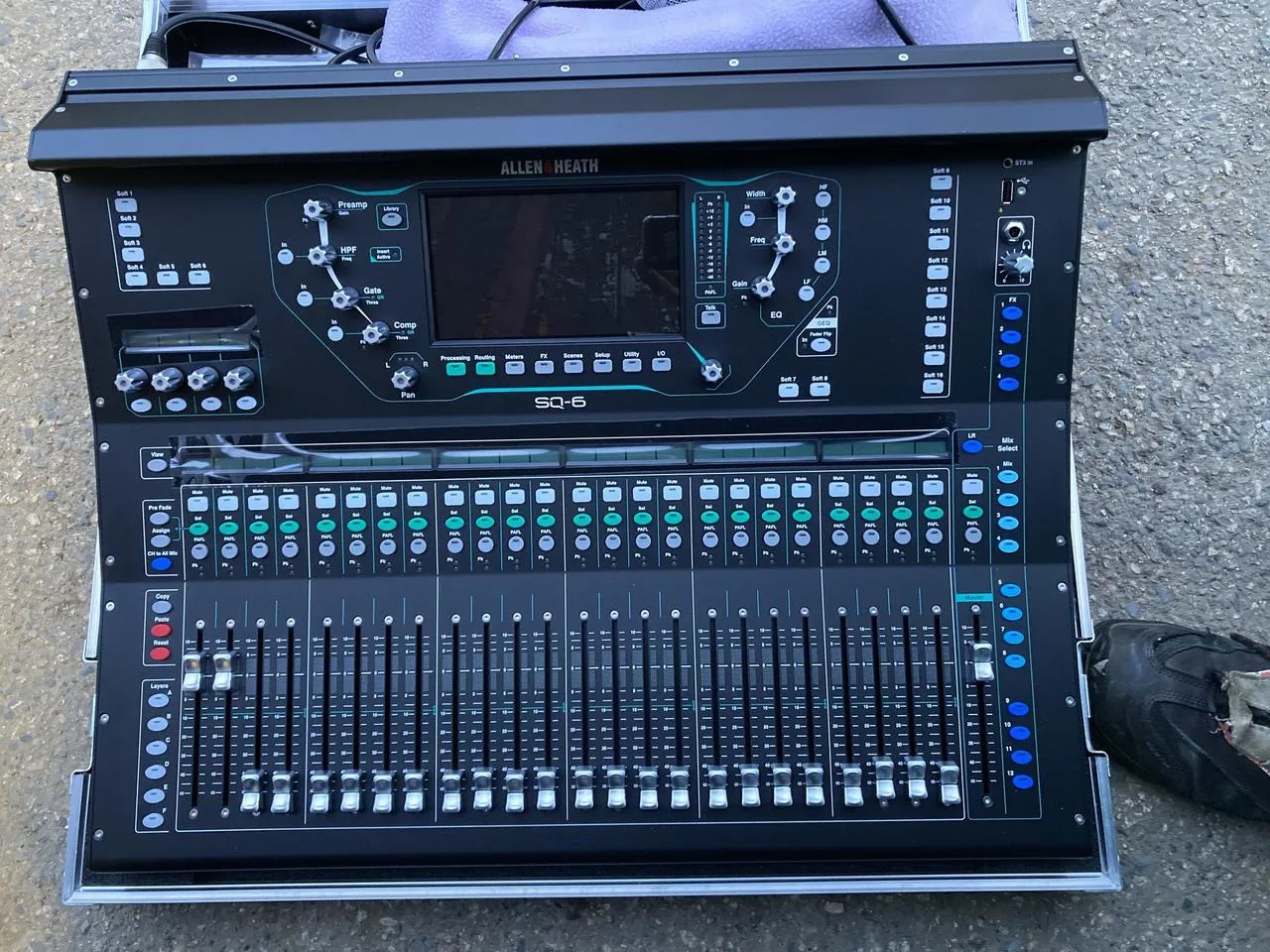 Allen Heath SQ6 Bundle + DX168