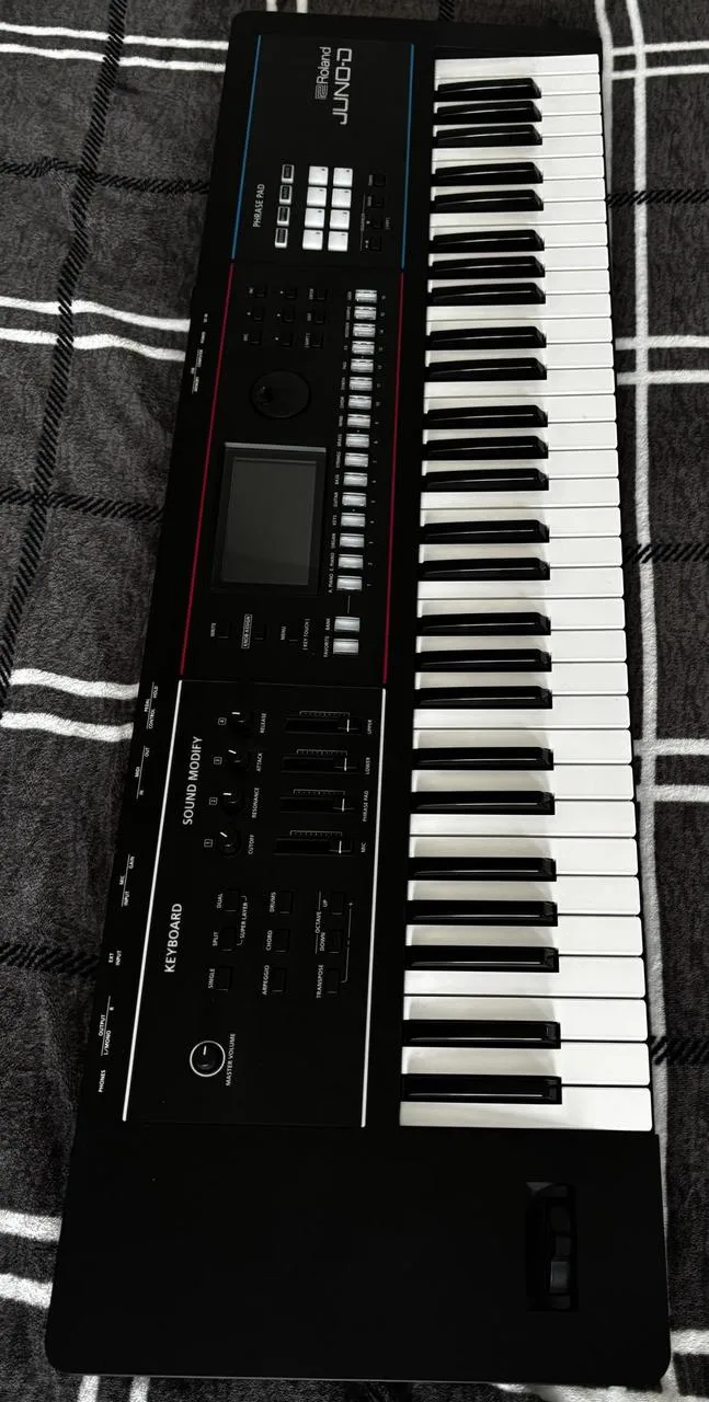 ROLAND Juno D6