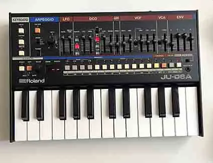 Roland JU-06A + klávesnice Roland Boutique K-25m Keyboard