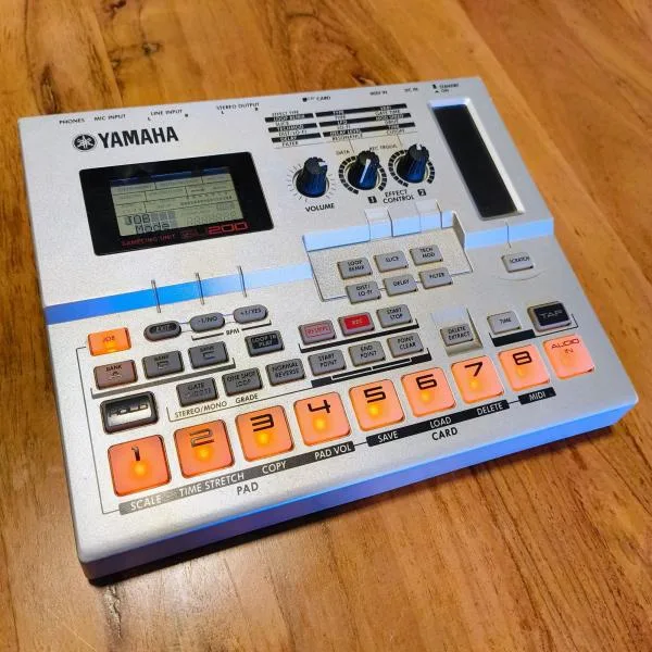 Sampler Yamaha SU 200