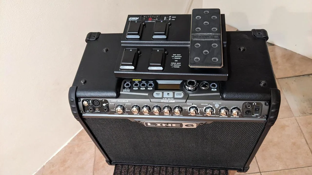 Line6 SpiderJam  + pedál FBV MKII