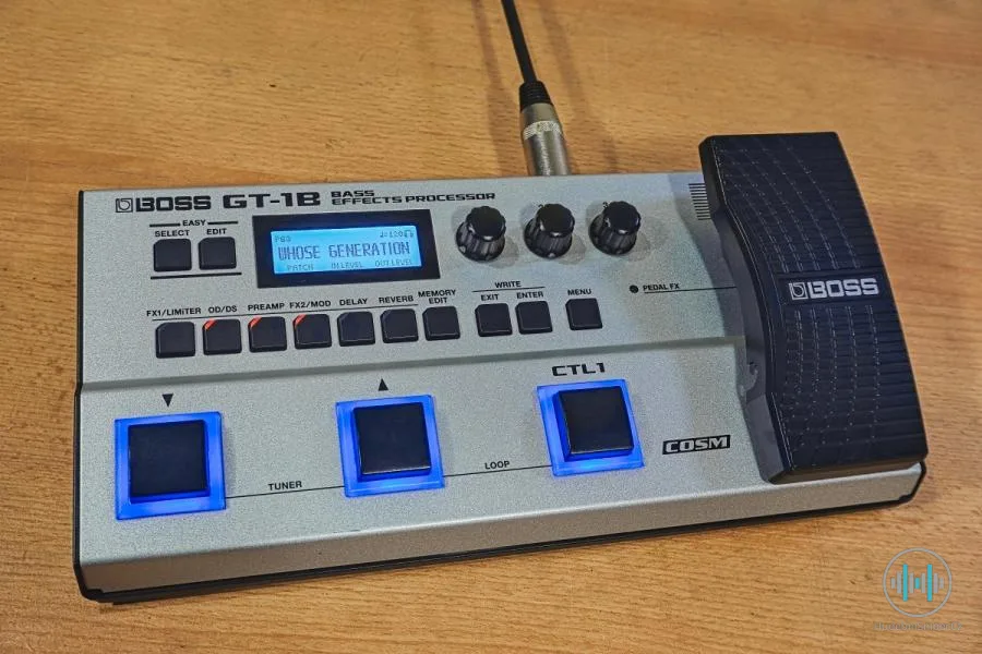 BOSS GT-1B baskytarový multiefekt. Malý, lehký, výkonný. Jako nový!