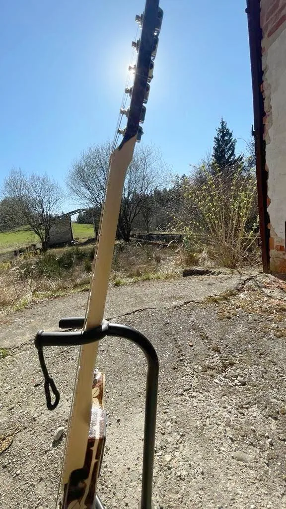 Elektrická kytara Telecaster pyrografie