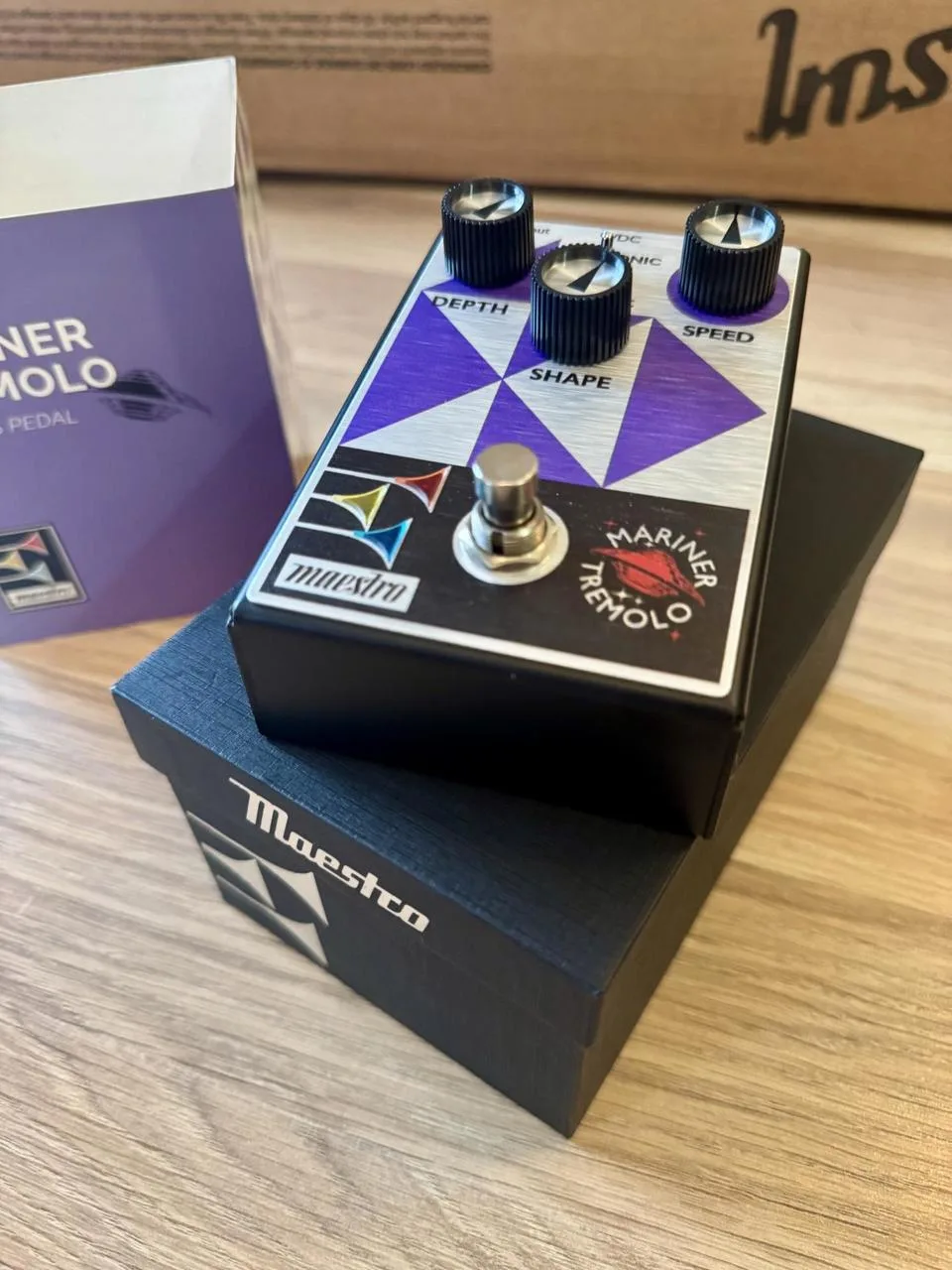 Maestro Marine Tremolo Gibson Family