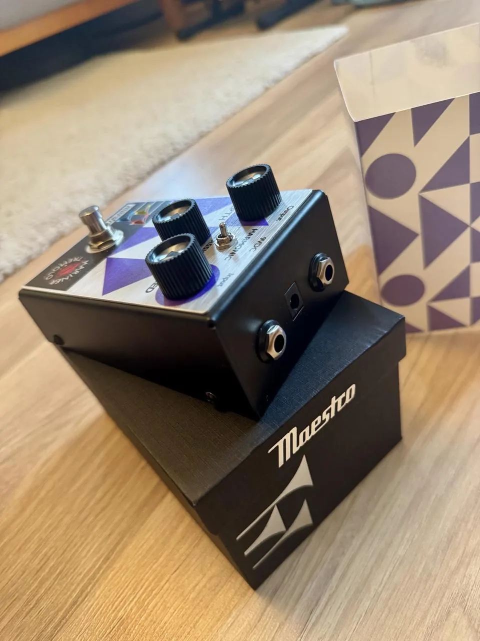 Maestro Marine Tremolo Gibson Family