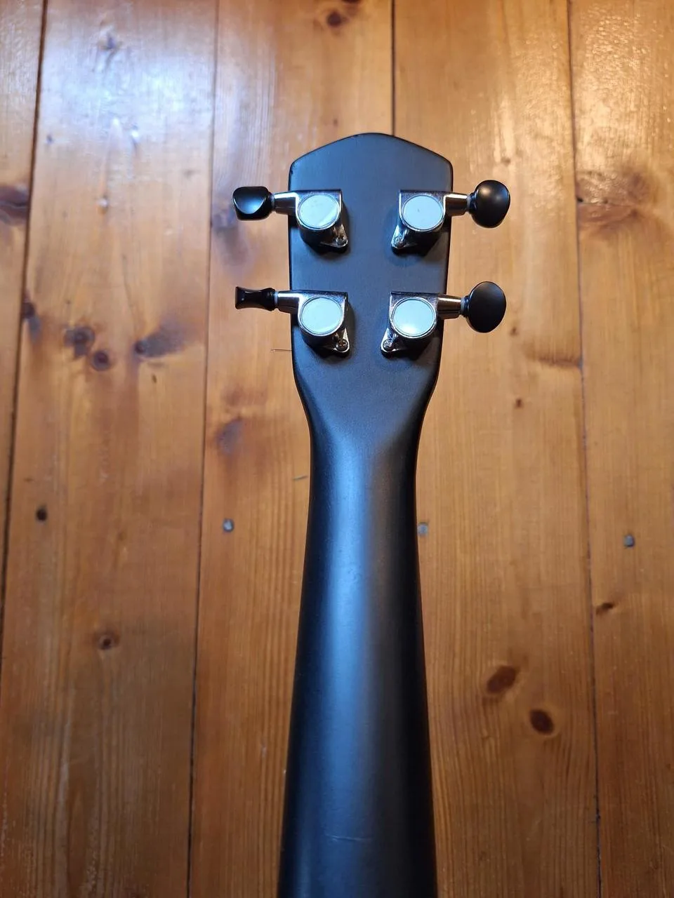 ukulele ruční práce