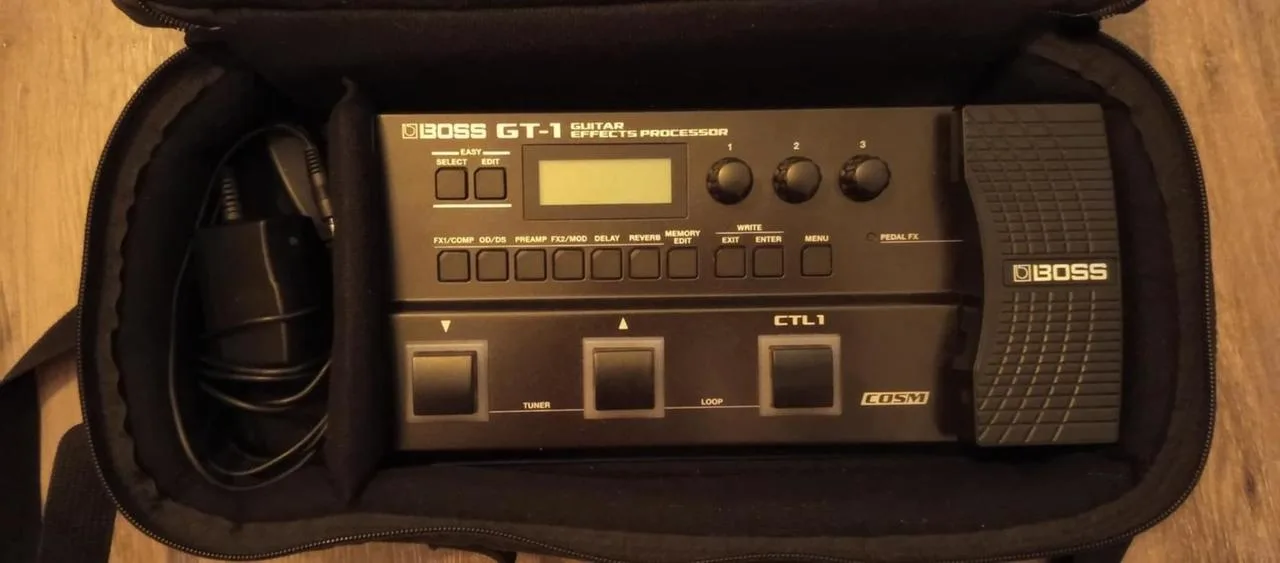 BOSS GT-1+ brašna + 9V adaptér