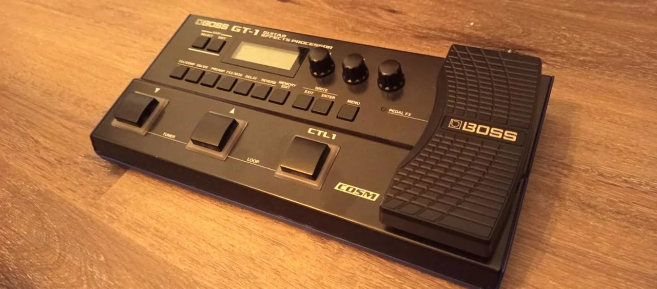 BOSS GT-1+ brašna + 9V adaptér