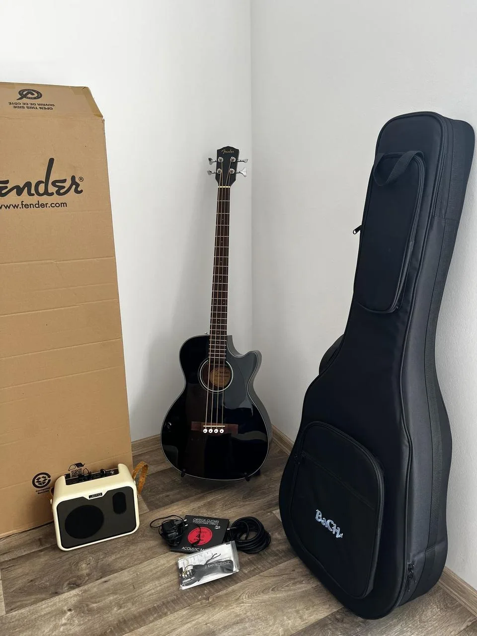 Elektroakustická baskytara Fender
