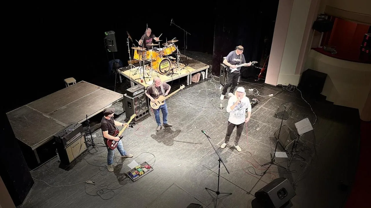 CROSSROAD ROCK BAND