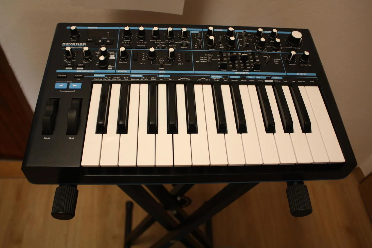 Prodám syntezátor NOVATION BASS STATION II.