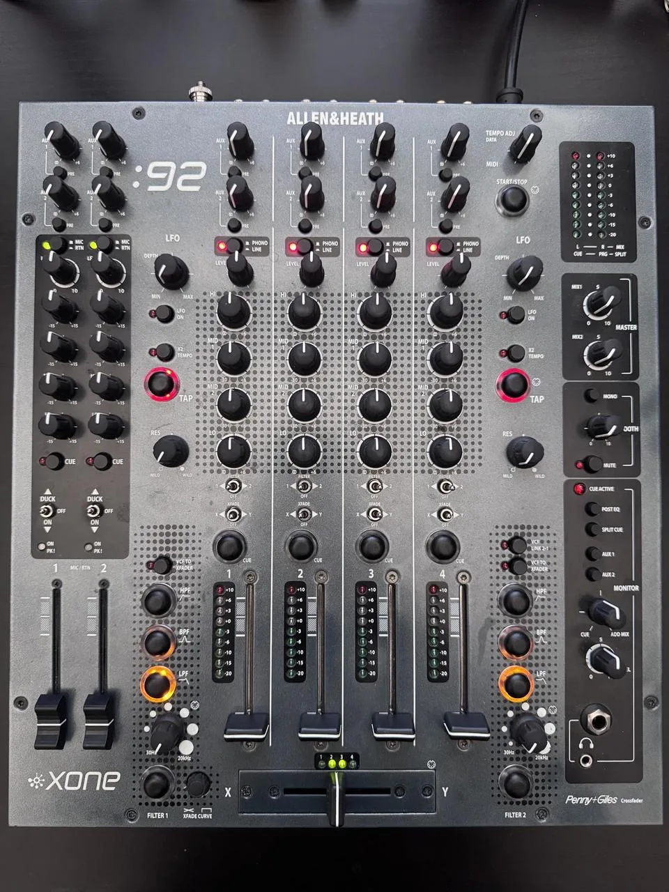 Allen & Heath Xone:92 - DJ mixážní pult