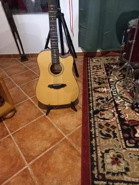 dvanáctistrunná elektroakustická kytara zn. FRAMUS