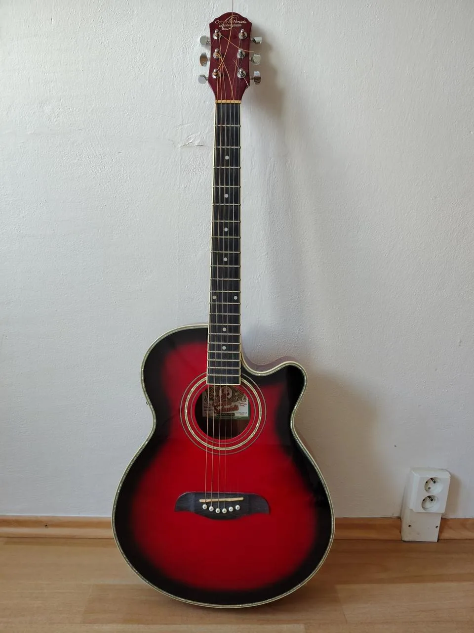 Oscar Schmidt elektroakustika červená