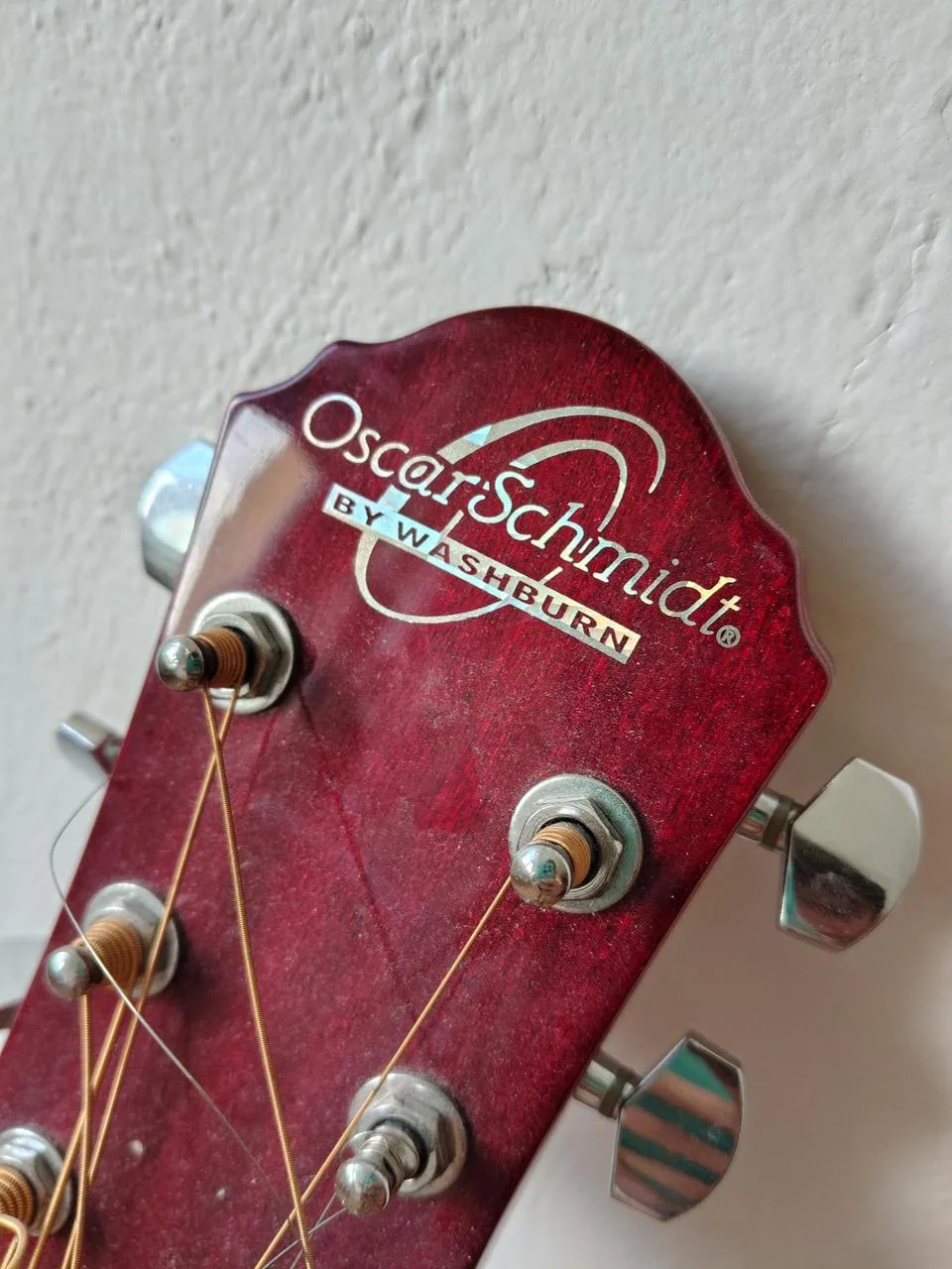 Oscar Schmidt elektroakustika červená