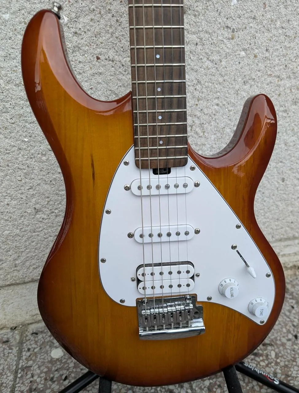 Sterling by MusicMan SUB Silo3 Tobacco Brown Sunburst