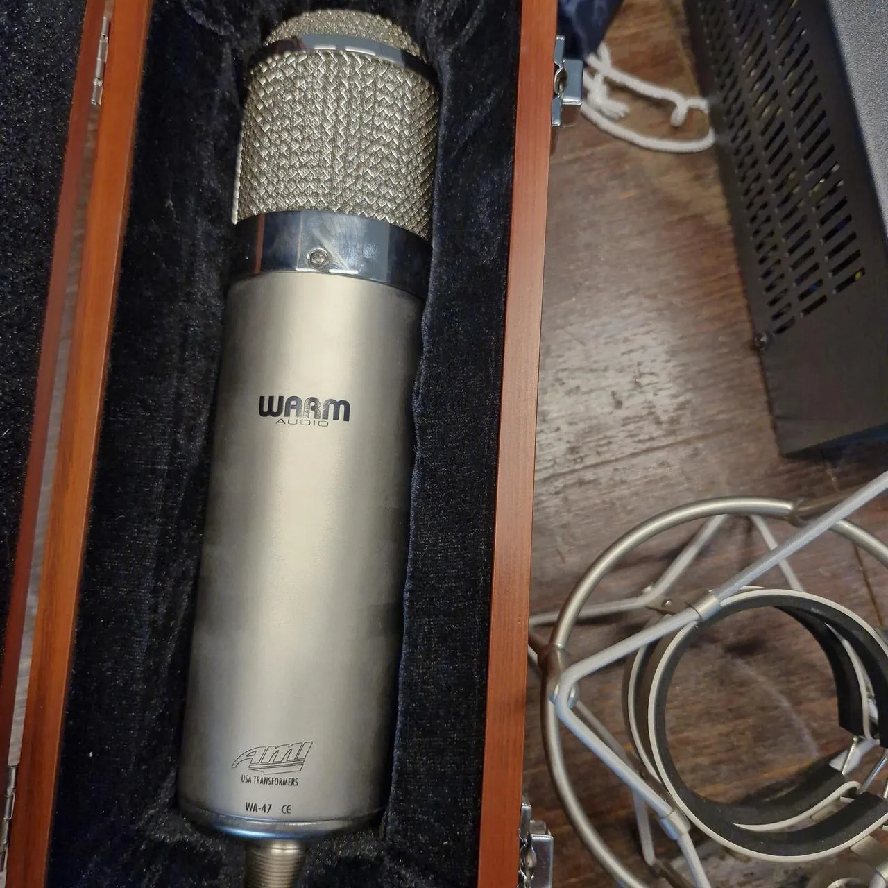 Warm Audio WA-47 Kondenzátorový studiový mikrofon