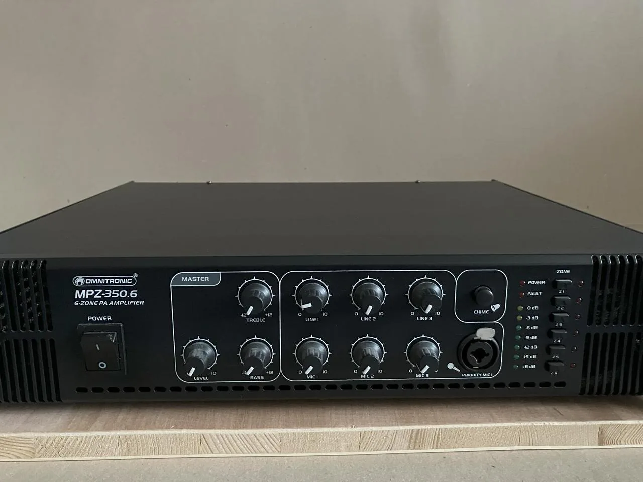 Omnitronic MPZ-350.6 6-zónový zesilovač