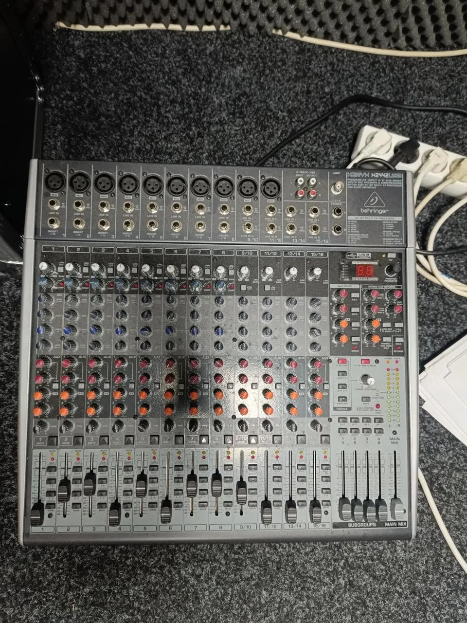 Behringer Xenyx x2442usb