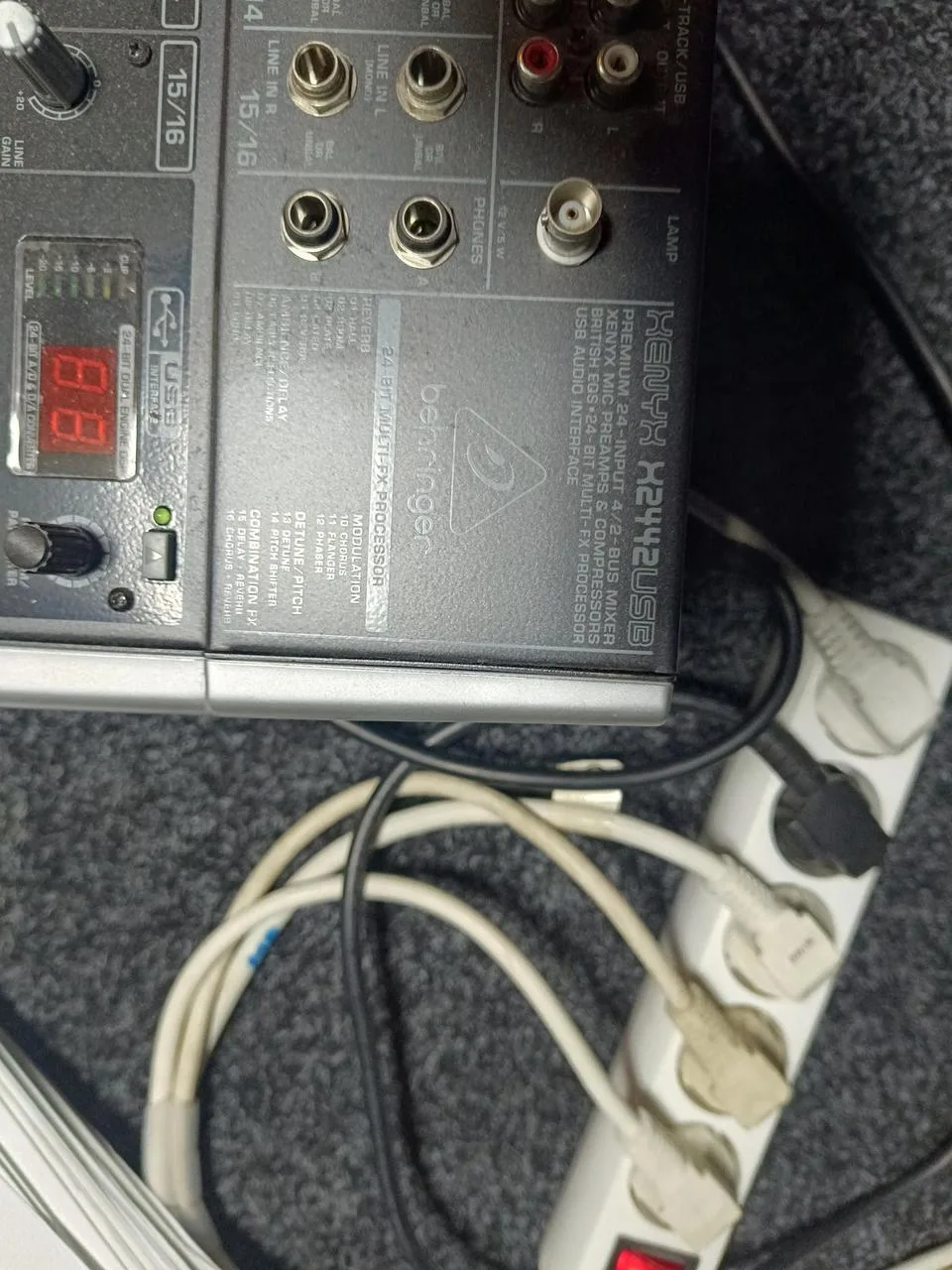 Behringer Xenyx x2442usb