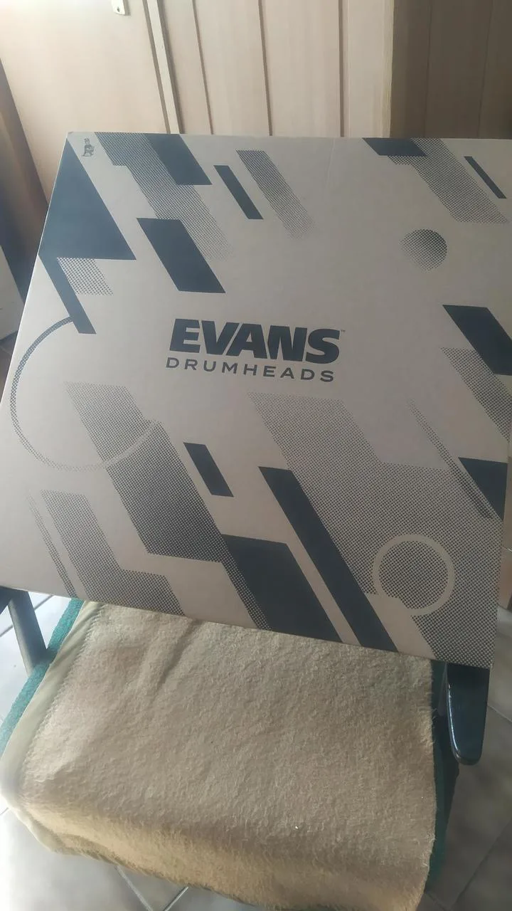 Evans 22" EQ3 Resonant Black