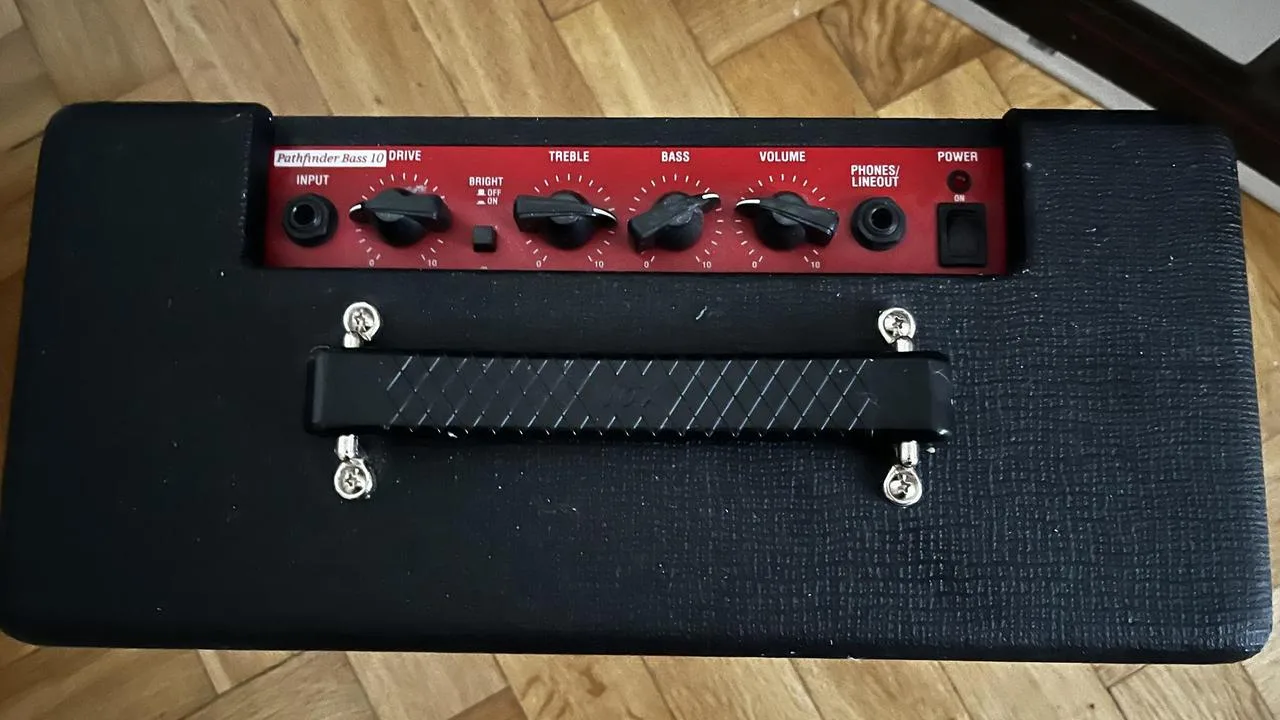 Prodám kytarové kombo Vox Pathfinder 10