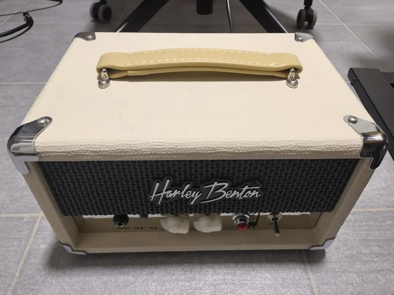 Zesilovač Harley Benton tube5
