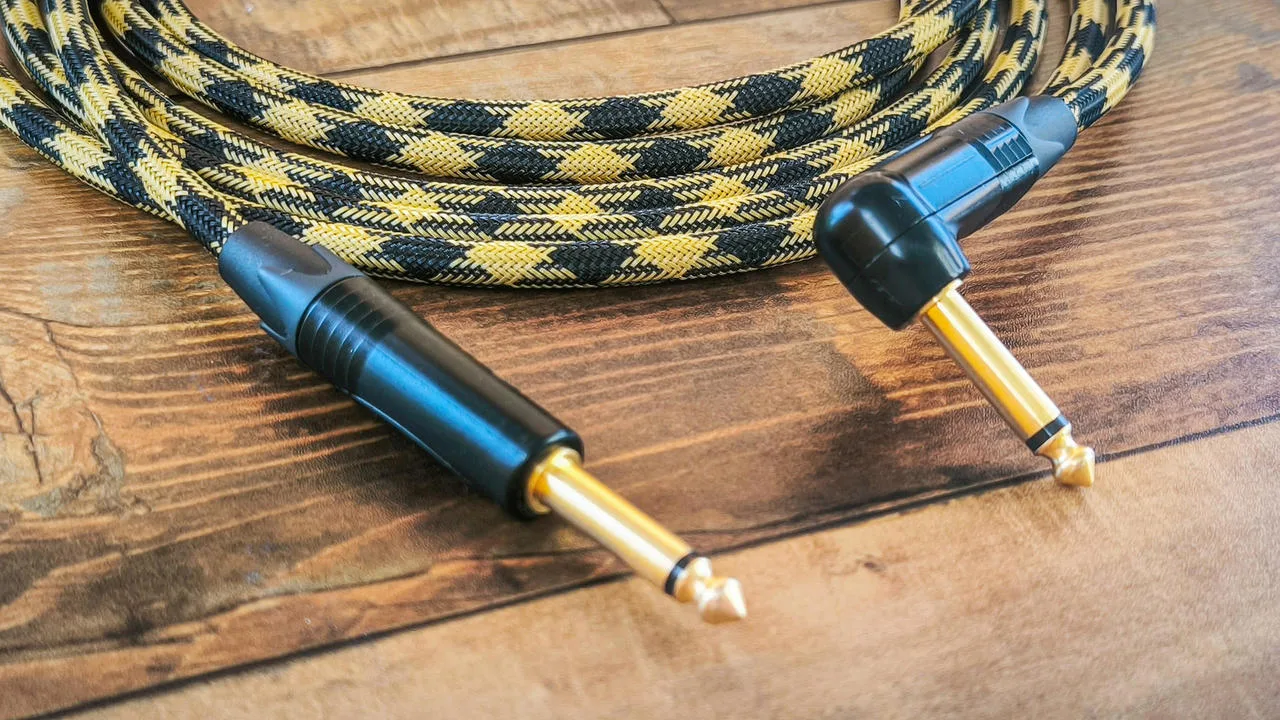Špičkový ručně vyrobený kytarový / instrumentální kabel 3m