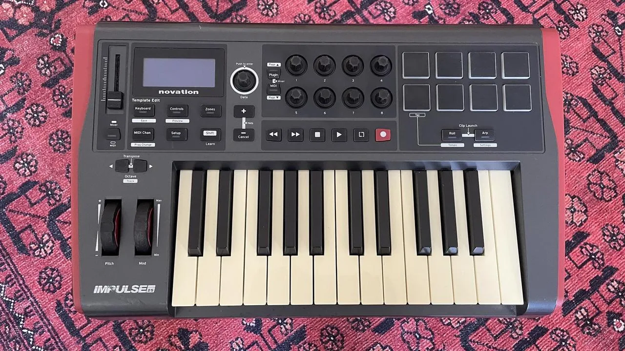 Novation Impulse 25 midi keyboard