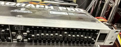 BEHRINGER_Equaliser 2x 15 band_FBQ1502