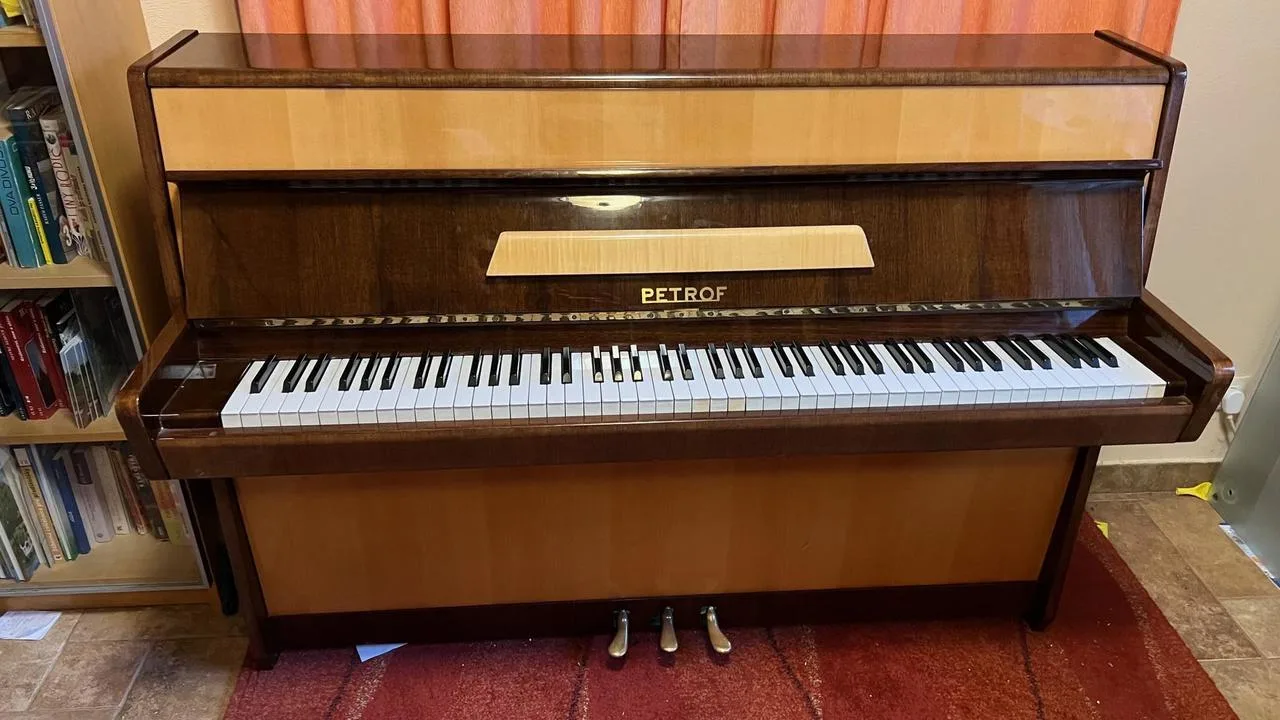 pianino PETROF - Model: P 100 Harmonie