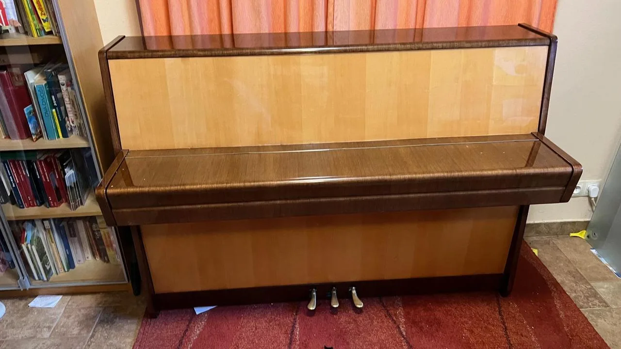 pianino PETROF - Model: P 100 Harmonie