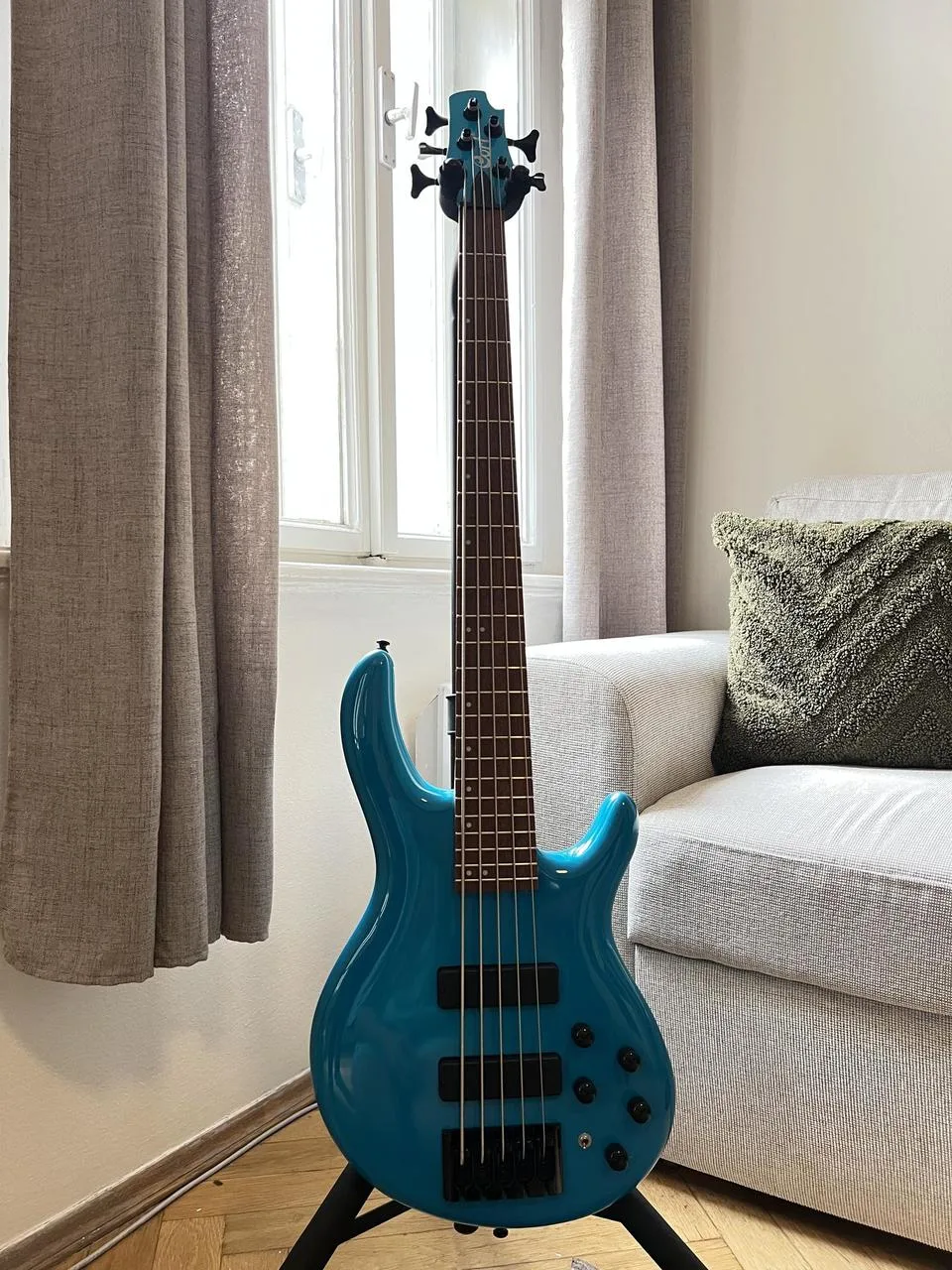 Cort C5 Deluxe  2024 Active Bass Guitar