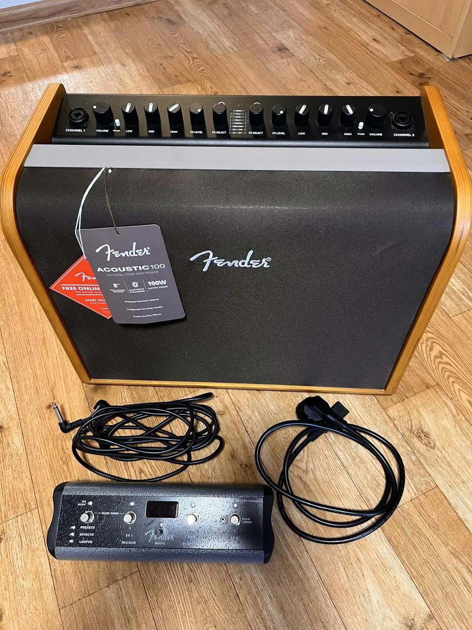 COMBO FENDER ACOUSTIC 100 + FOOTSWITCH - STAV JAKO NOVÉ