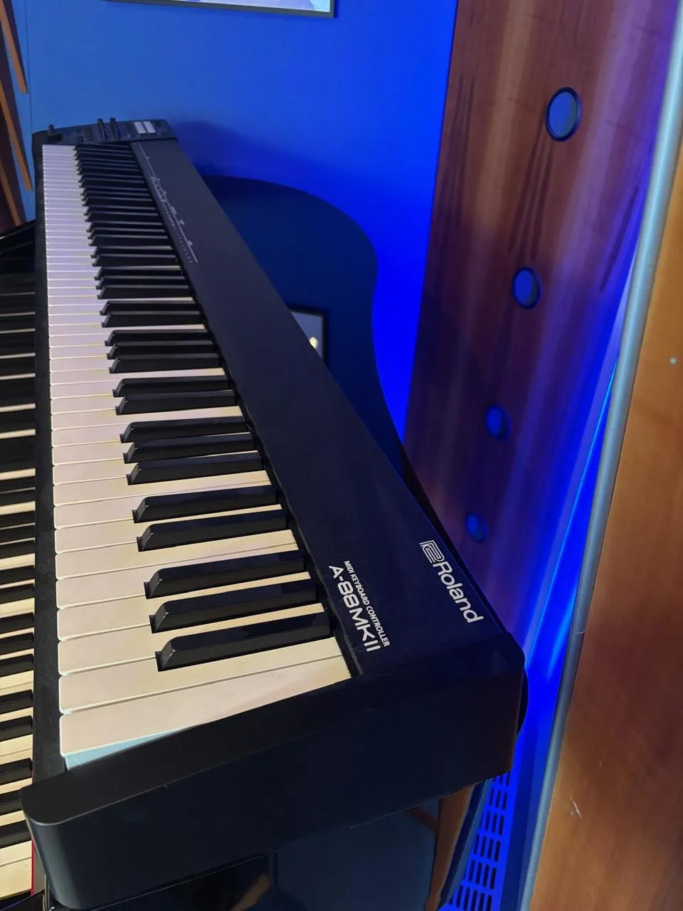 Roland A-88MK2