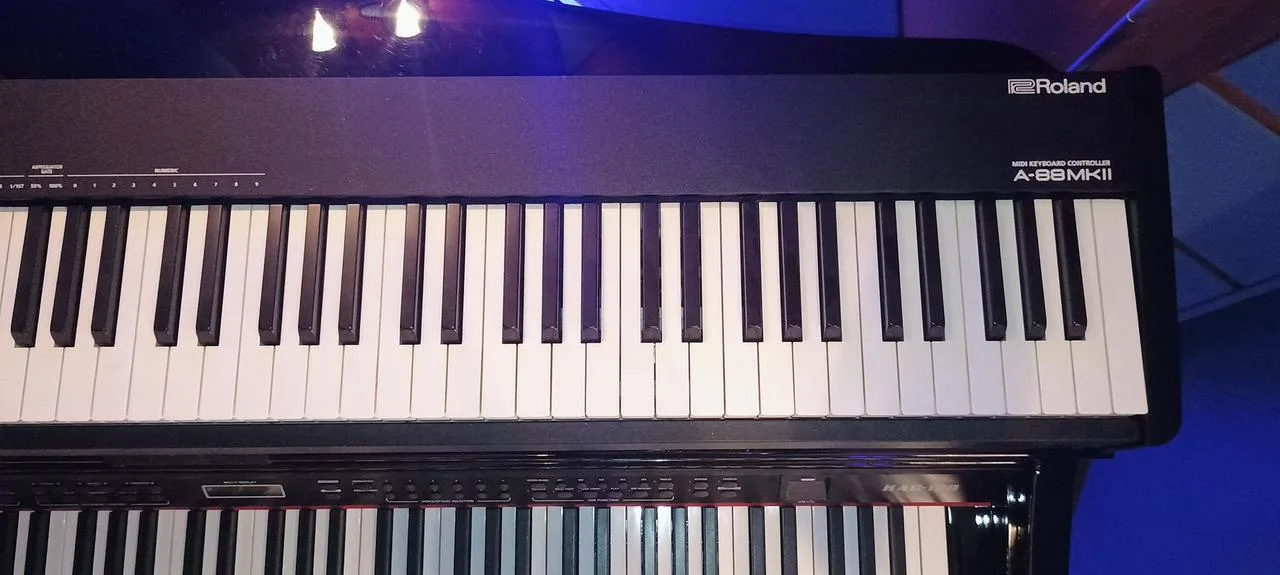 Roland A-88MK2