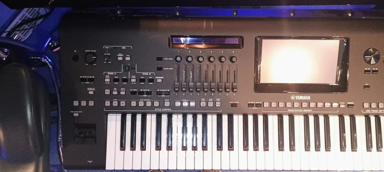 Yamaha Genos 1
