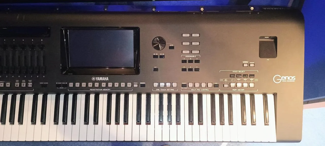 Yamaha Genos 1