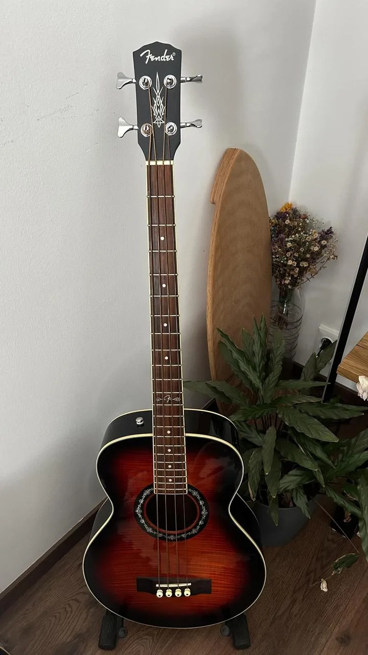 Elektroakustická baskytara Fender