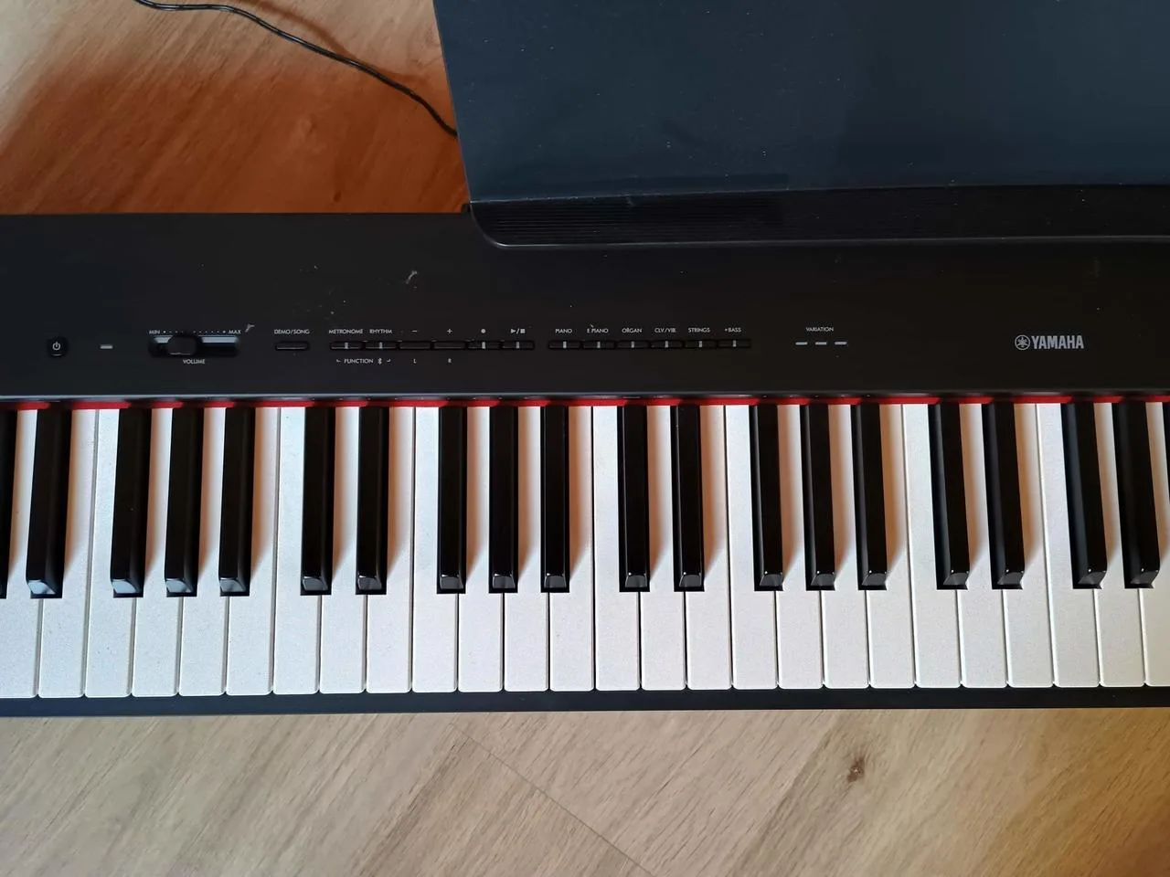 Yamaha P-225 B