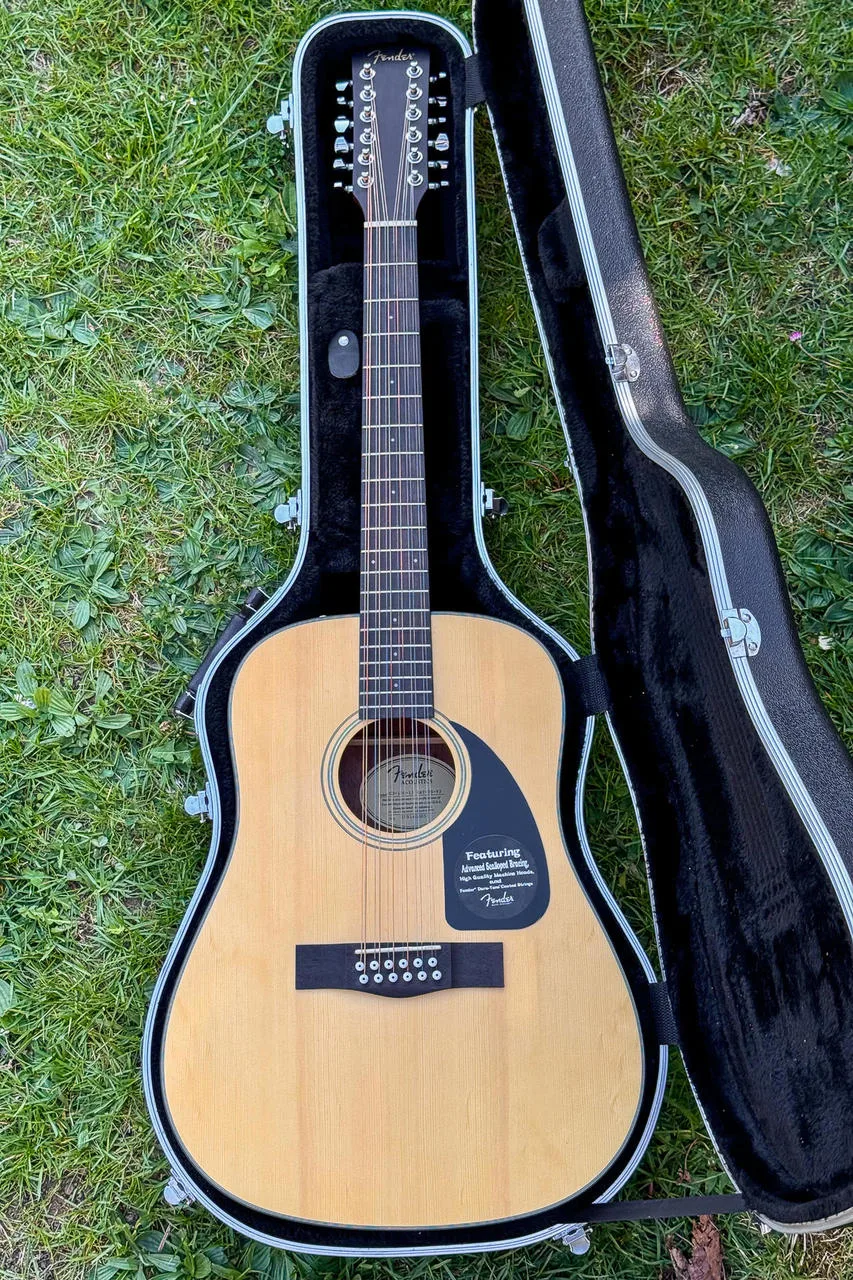 Fender CD-100-12 dvanáctistrunka