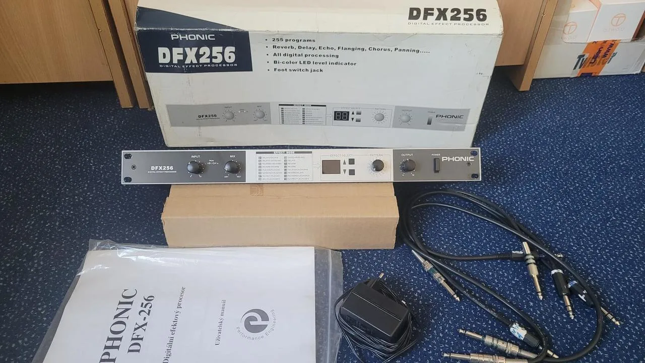 Phonic DFX256 digitální efektový procesor – komplet+kabely