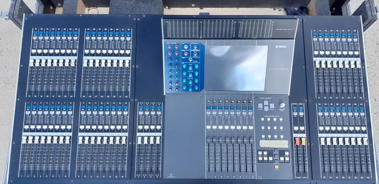 YAMAHA M7CL-48ES + 3x SB168-ES
