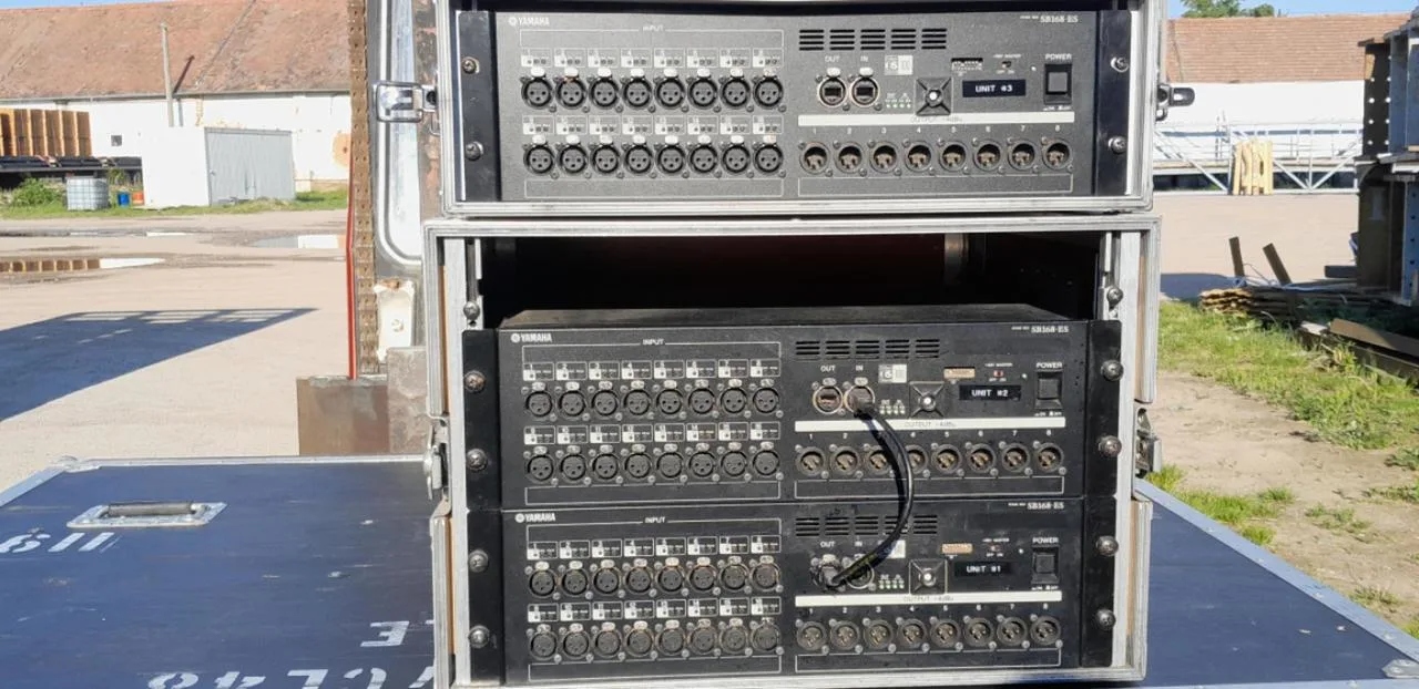 YAMAHA M7CL-48ES + 3x SB168-ES