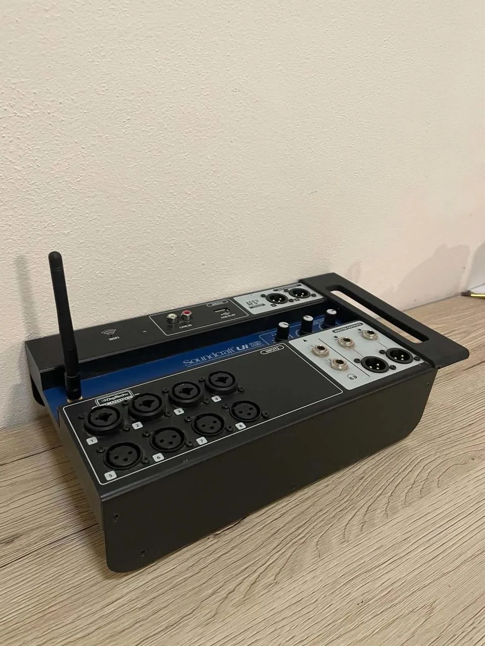 Mixážní pult Soundcraft ui 12