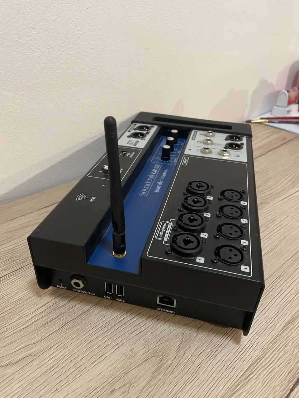 Mixážní pult Soundcraft ui 12