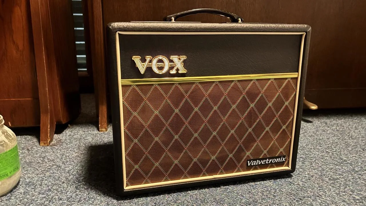 Prodám kombo VOX VT20+